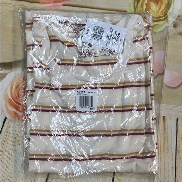 Juniors' Pink Republic Lace-Up Side Tee - Picture 2 of 3